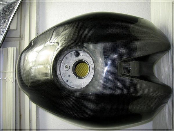 Carbon Kraftstoff Tank für Ducati Monster alle 600 750 900 bis Bj 99 (Pumpe ausserhalb Tank)
