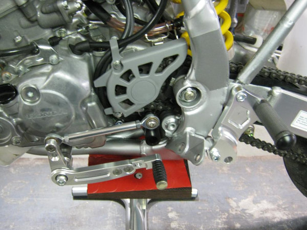 Gefräste Discacciati Fussrastenanlage für Honda CRF 150 Motorrad